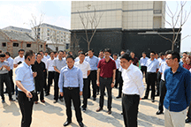 新沂市市委書記高山、市長陳堂清帶領(lǐng)市觀摩團(tuán)赴公司承建的新沂金唐新城安置房PPP項(xiàng)目進(jìn)行現(xiàn)場觀摩指導(dǎo)