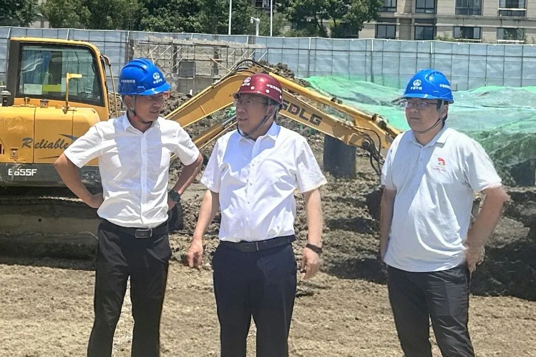 1752460619196572.jpg 公司黨委書記、董事長(zhǎng)李明華到蘇州清樹灣項(xiàng)目檢查指導(dǎo)工作.jpg