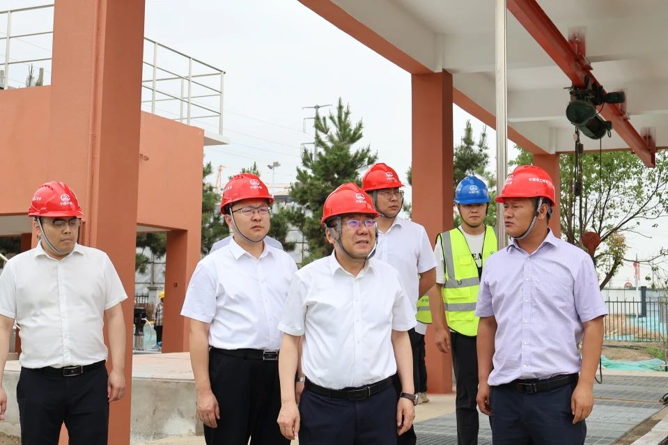 公司黨委書記、董事長李明華一行到姜堰項目、成都區(qū)域項目檢查指導(dǎo)工作.jpg